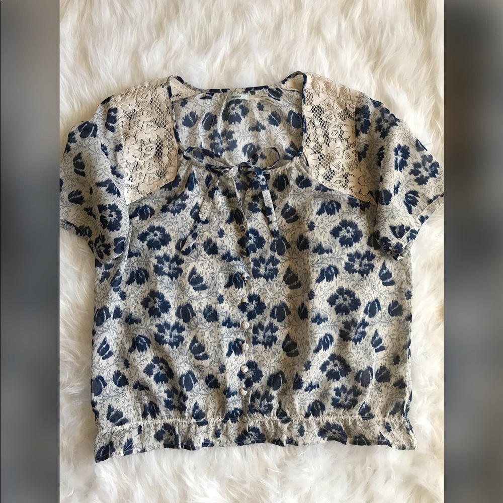 SOLD: Kimchi Blue (Urban Outfitters) Blouse